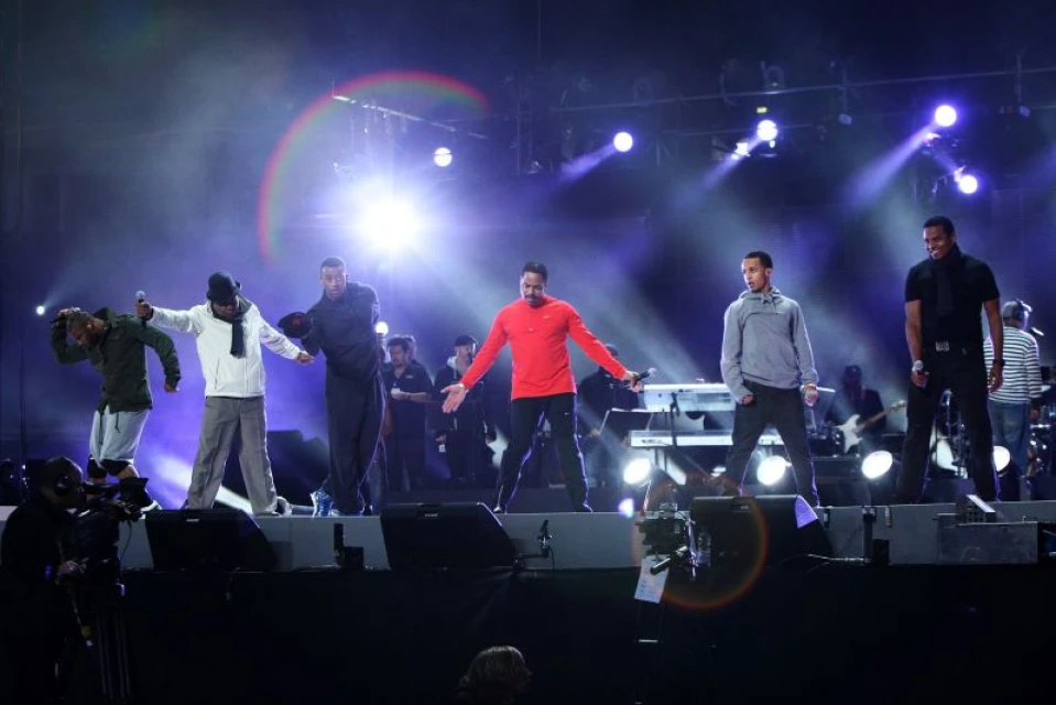 J B Gill, Tito Jackson, Oritsé Williams, Marlon Jackson, Aston Merrygold и Jackie Jackson