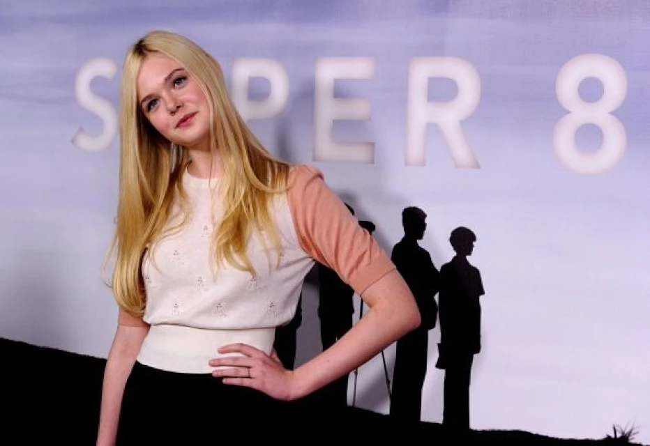 Актрисата Ела Фанинг, по-малката сестра на Дакота, представя филма Super 8 в Холивуд