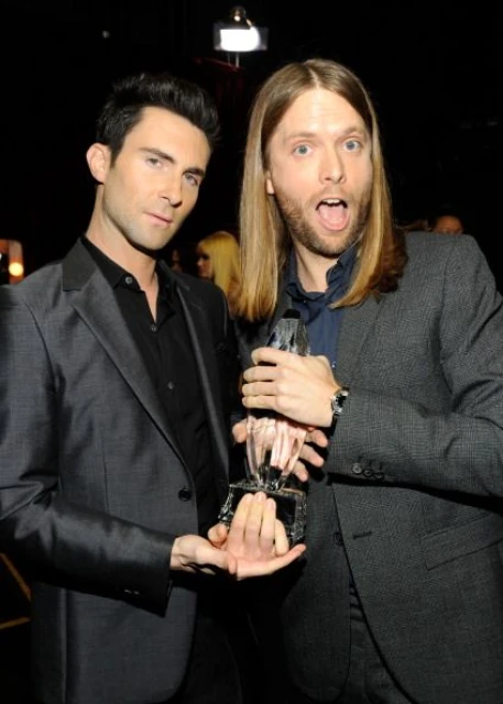Maroon 5 е любимата група на публиката