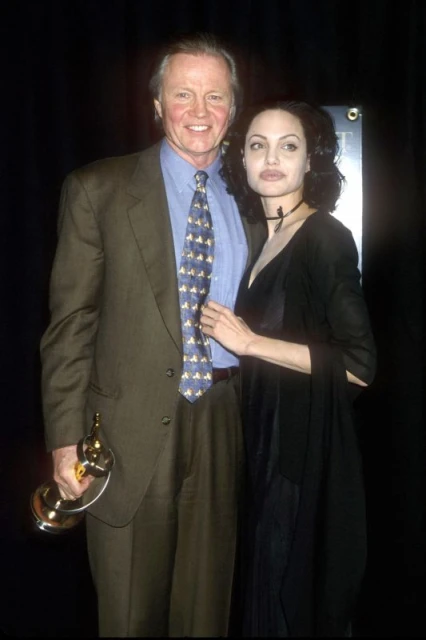 С баща си Джон Войт на премиерата на "Джия" през 1998г.