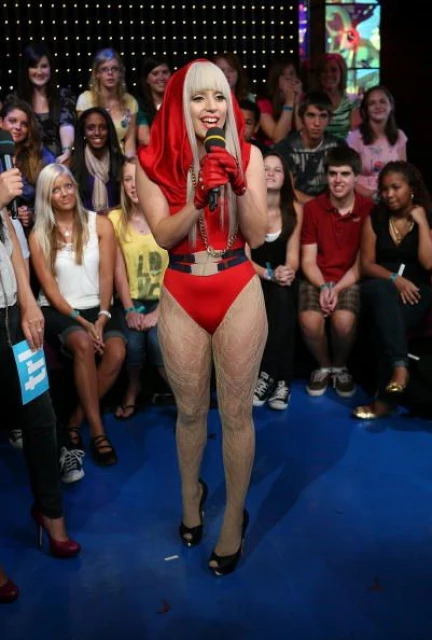 Лейди Гага дава интервю за американската Mtv през 2008г. Тогава певицата се възкачи на световната сцена с първия си студиен албум "The Fame"
