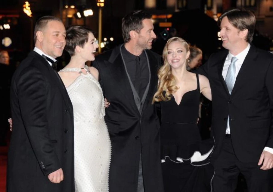Russell Crowe, Anne Hathaway, Hugh Jackman, Amanda Seyfriend и Tom Hooper