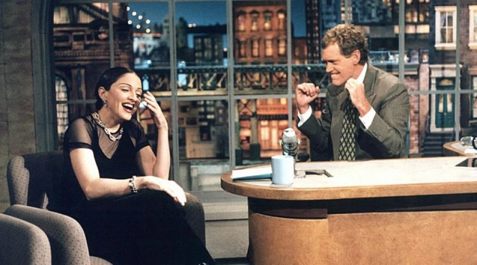 1994: Madonna шокира Америка, като пуши и псува по време на шоуто на David Letterman.