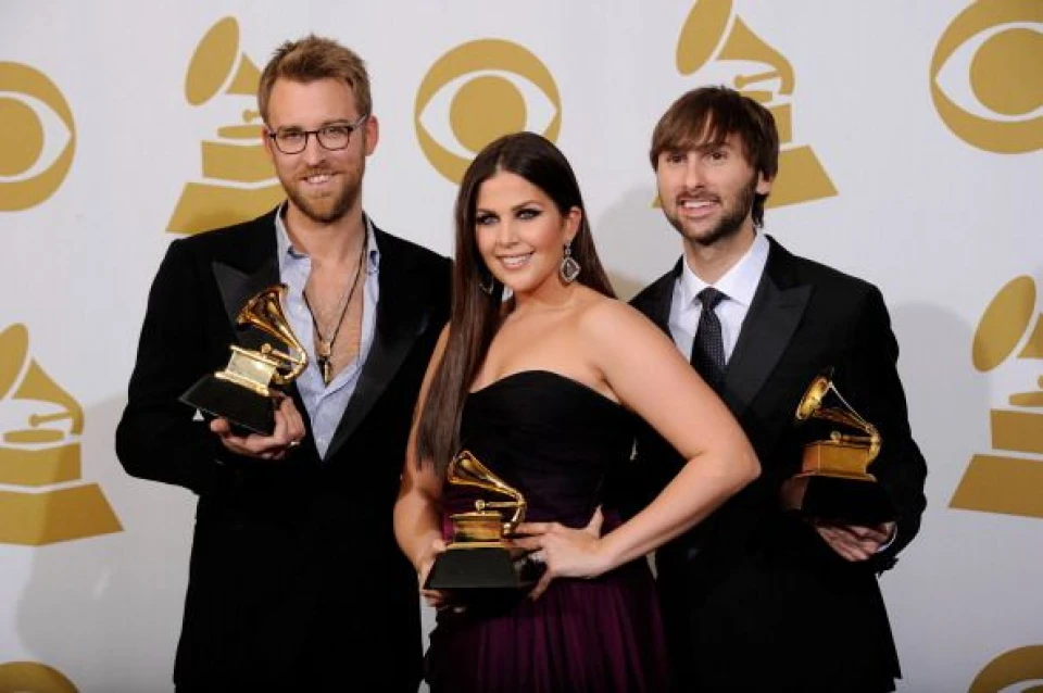 Lady Antebellum спечелиха наградата за "Най-добър кънтри албум" за "Own the Night"