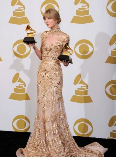 Taylor Swift  спечели в категориите "Най-добро кънтри изпълнение" и "Най-добра кънтри песен" за "Mean"