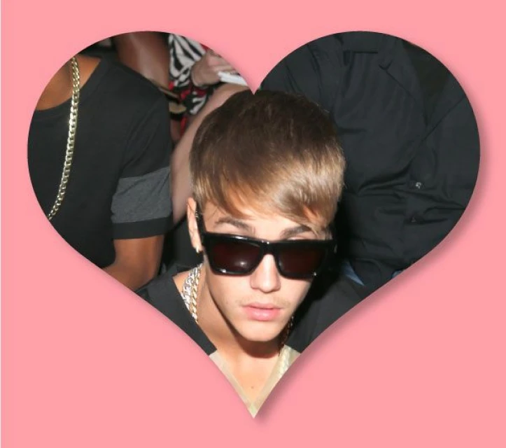 Justin Bieber. Последно със: Selena Gomez. Сам от: януари 2014
