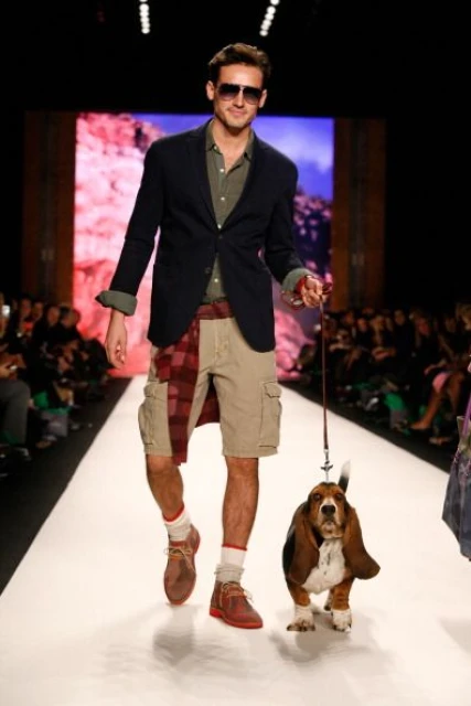 Модел на "Tommy Hilfiger" на седмицата на модата в Ню Йорк